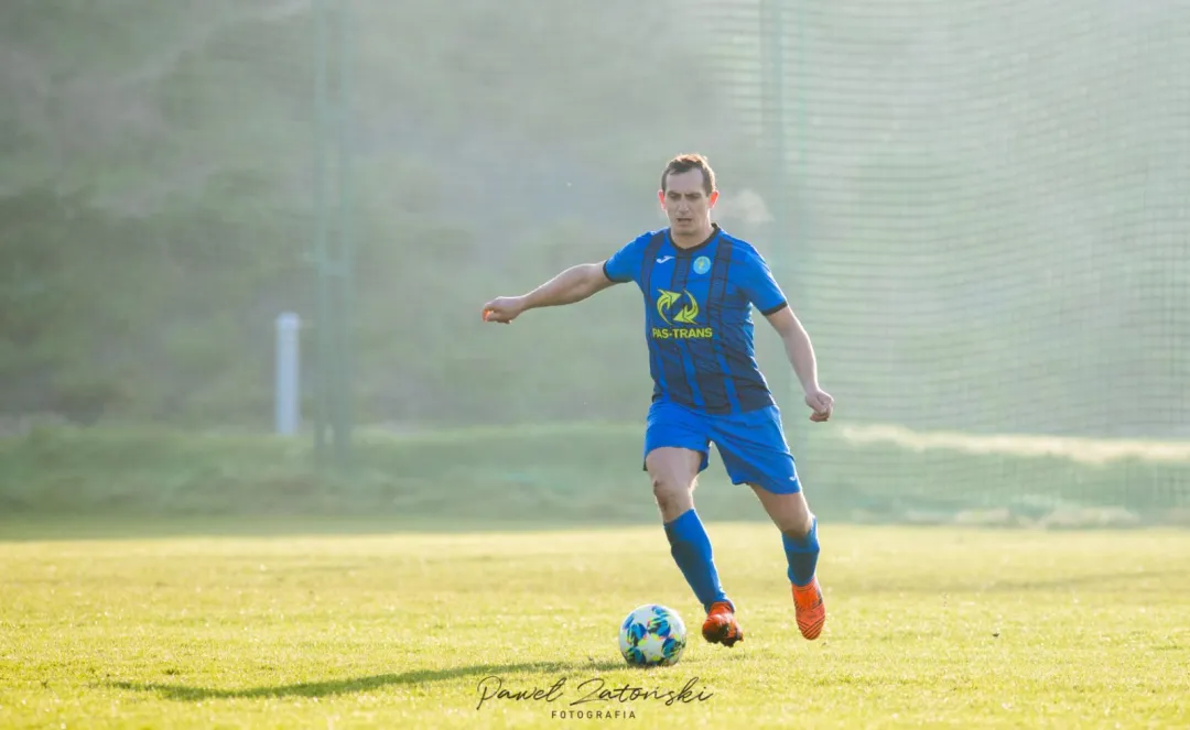 Kontrowersyjny mecz GKS Gryf Gryfowa i KS Łomnicy zakończony zwycięstwem Łomnicy
