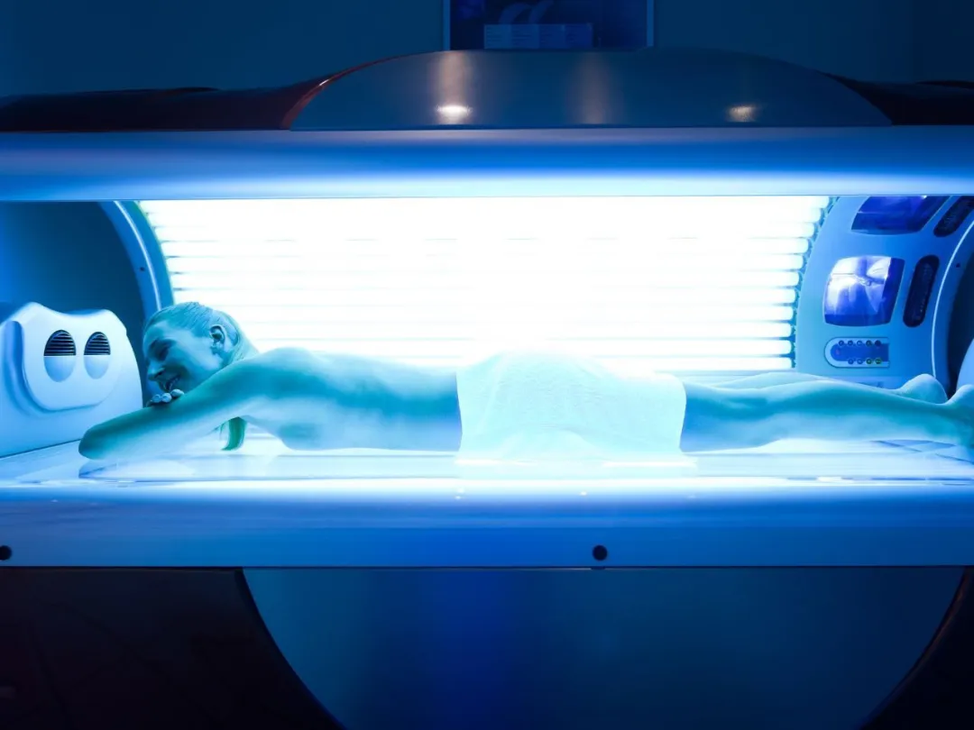 Jak przygotować skórę do solarium? Poradnik dla początkujących
