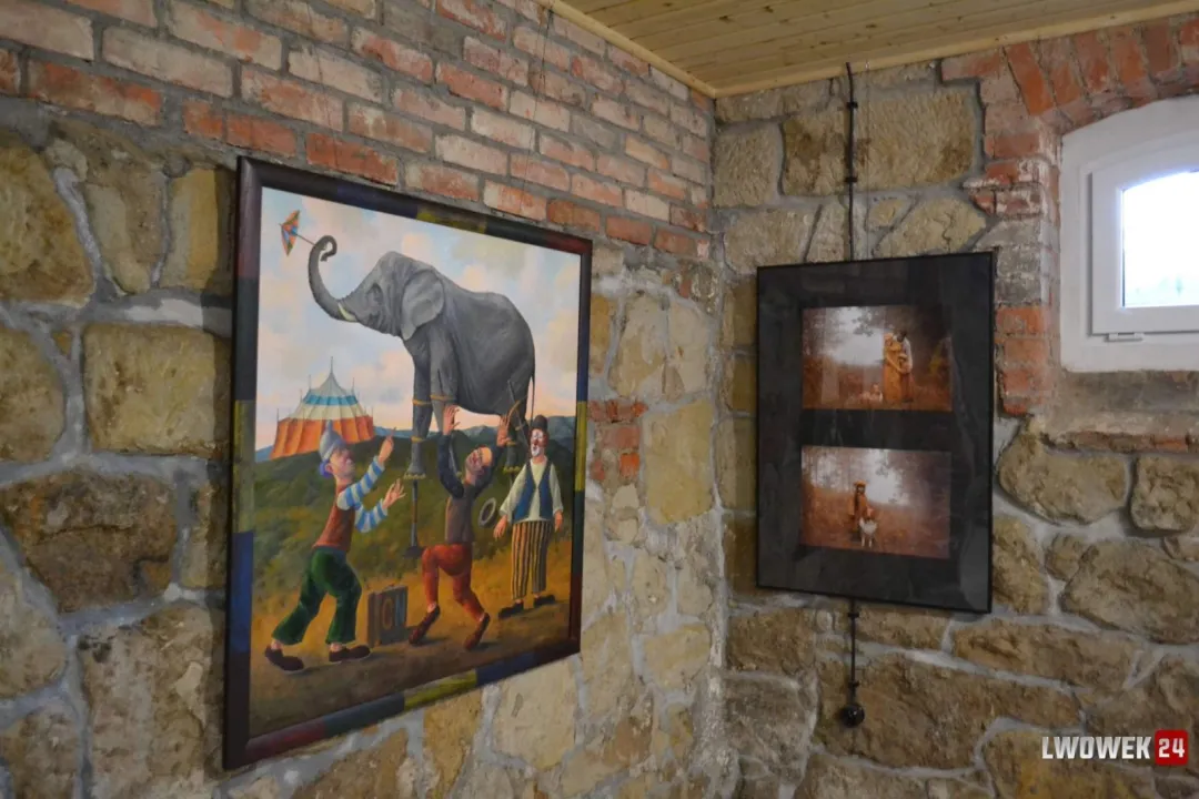 Wernisaż obrazów i fotografii autorstwa artystów z Pławnej