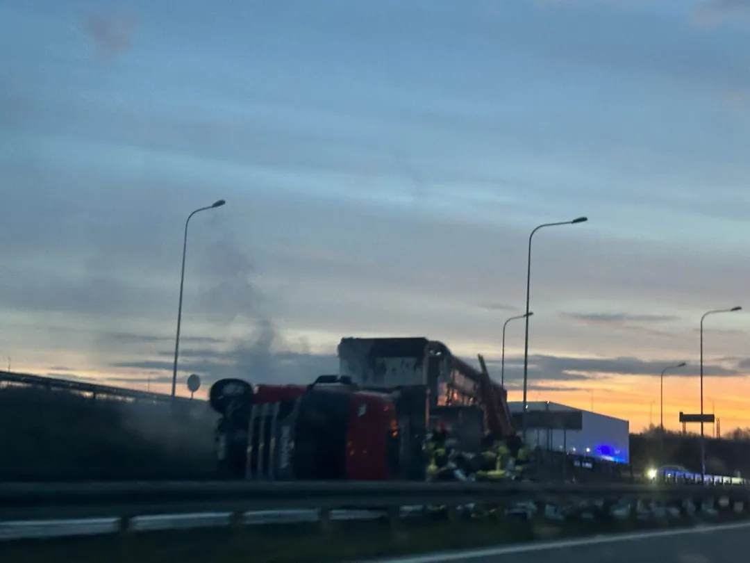 Wypadek na A4: Doszło do samozapłonu ciężarówki z pieluchami