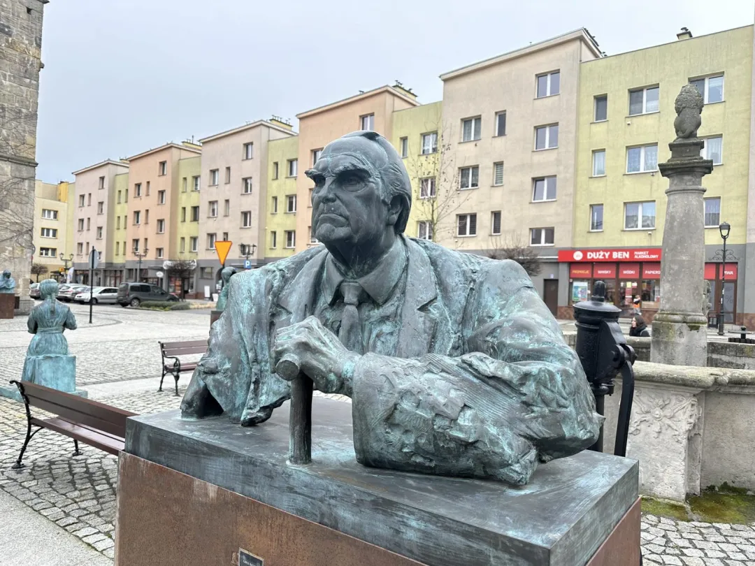 Niezwykłe rzeźby stanęły na lwóweckim rynku
