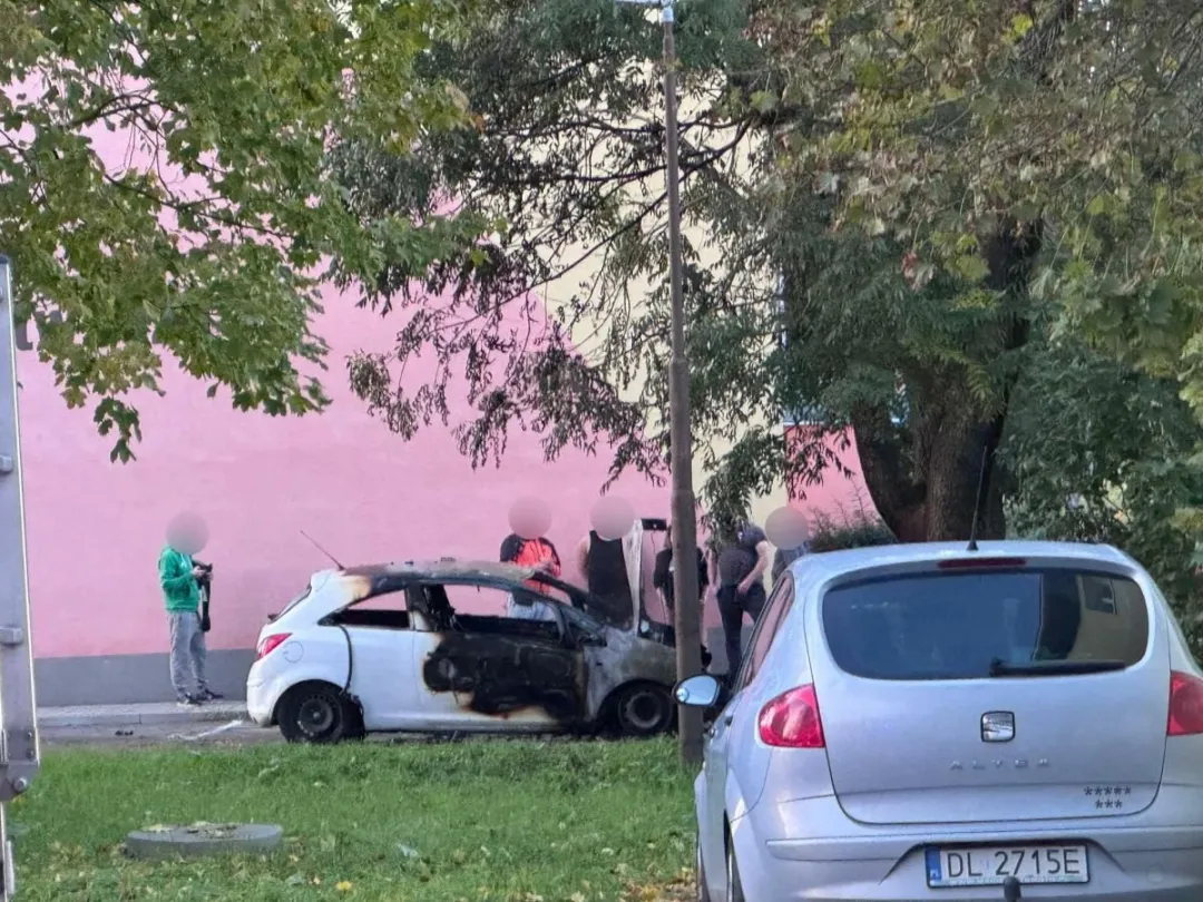 W Cieplicach spłonął samochód