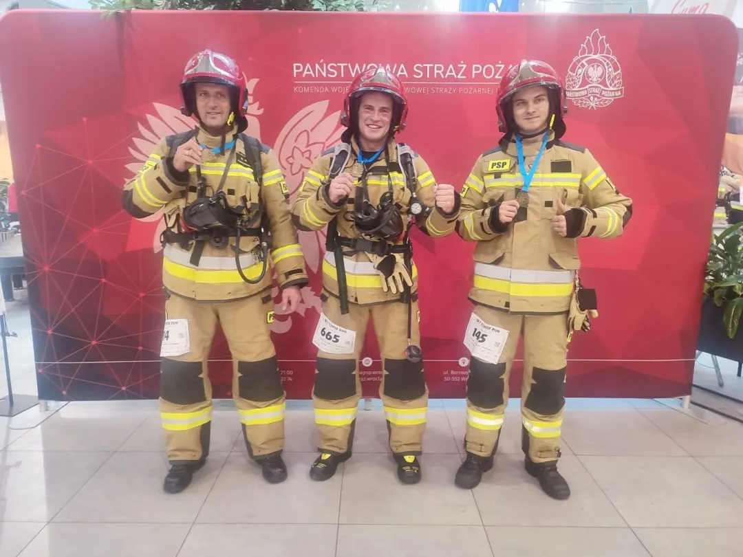 Strażacy z Lwówka wzięli udział w Mistrzostwach Polski – imponujące wyniki na Sky Tower