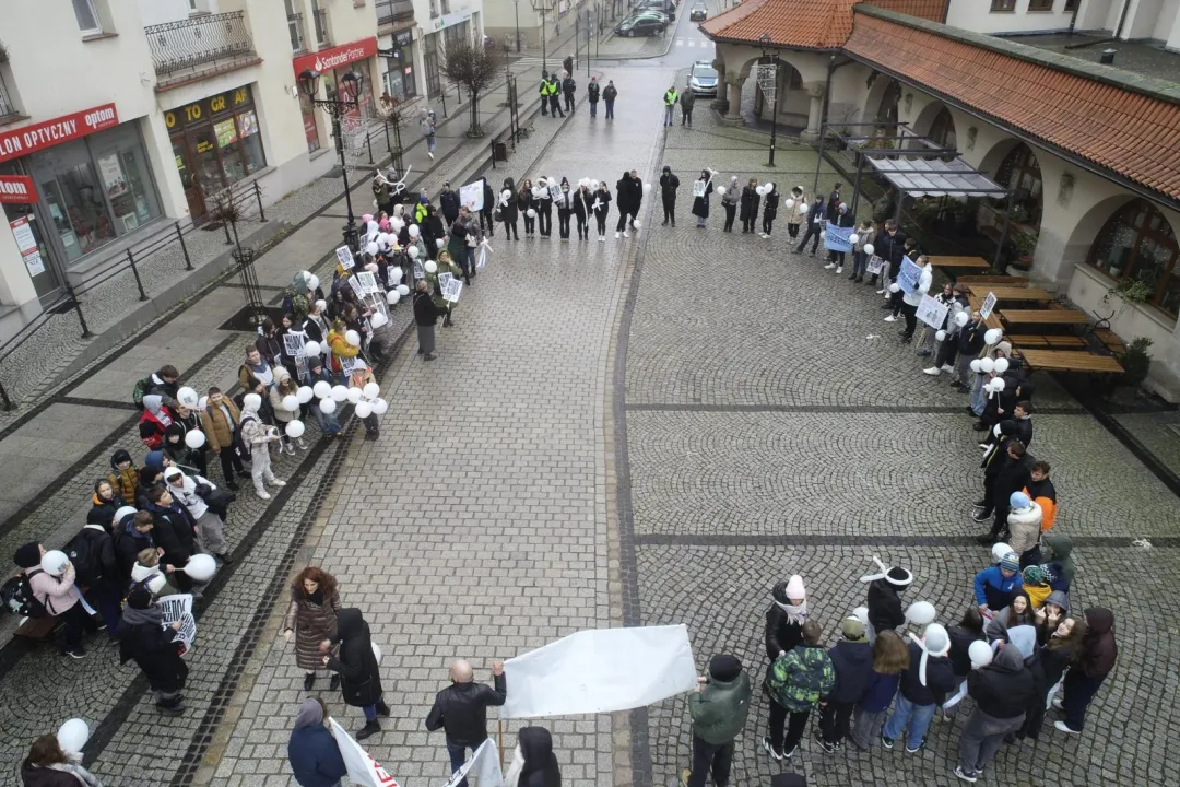 Happening „Przemoc-Niemoc” na lwóweckim rynku
