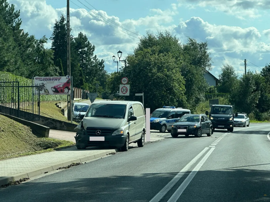 Zdarzenie drogowe na DW364 w Lwówku Śląskim – utrudnienia w ruchu