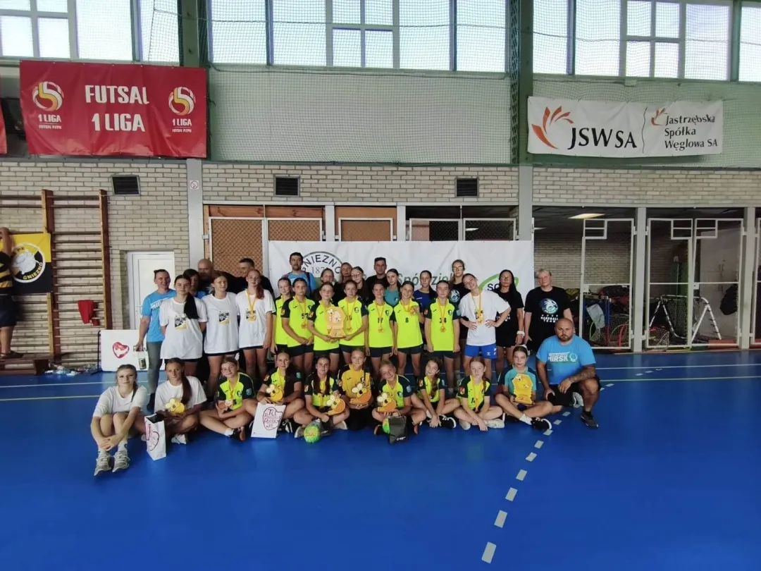 Sukcesy zawodniczek Fundacji Piłki Ręcznej w Mirsku na Gniezno Cup 2025
