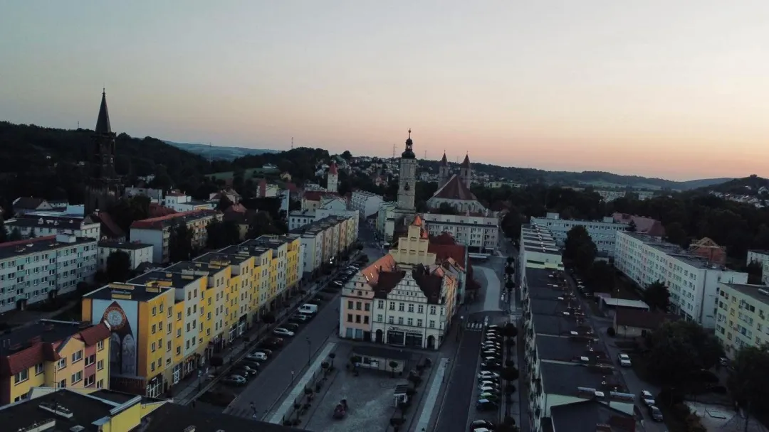 Mieszkańcy powiatu lwóweckiego spali dziś godzinę dłużej. Powód? Zmiana czasu na zimowy