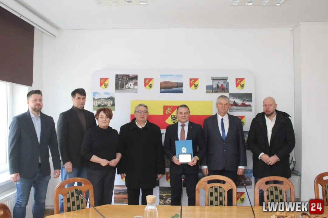 Wicewojewoda Dolnośląski spotkał się z pszczelarzami i władzami powiatu lwóweckiego