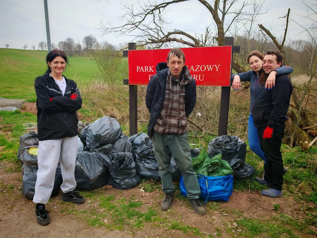 Dębowy Gaj. Właściciele agroturystyki i stadniny w akcji sprzątania