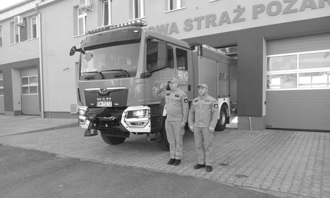 Strażacy z powiatu lwóweckiego oddali hołd zmarłemu strażakowi OSP