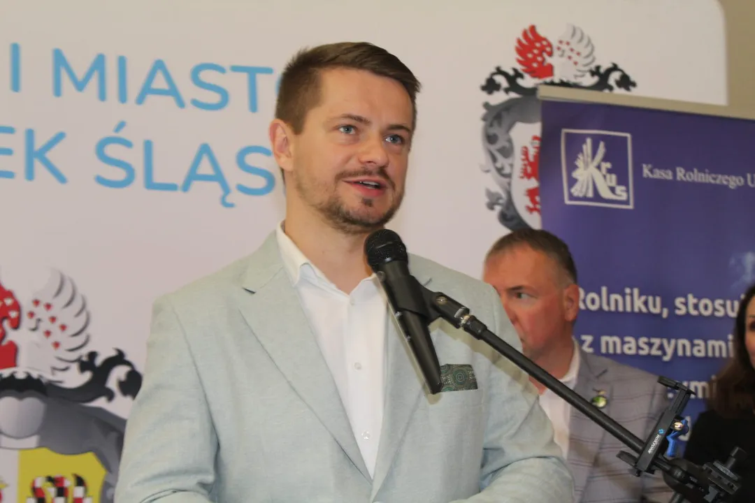 Radni zadecydowali. Burmistrz Dawid Kobiałka dostanie podwyżkę. Wiemy, kto głosował "ZA"