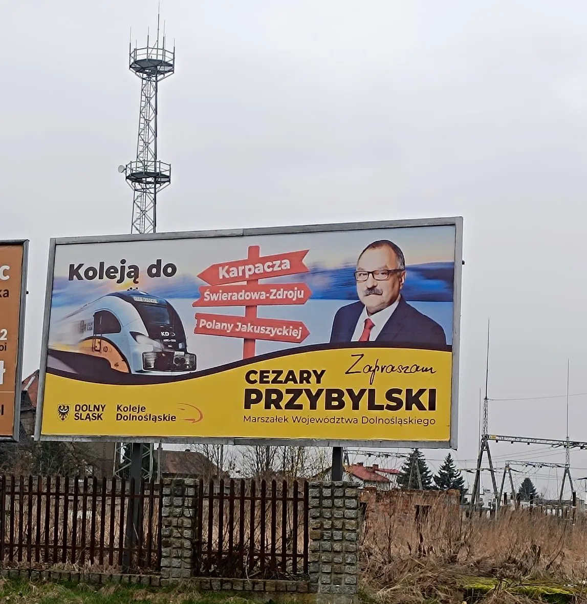 Koleje Dolnośląskie wydały pół miliona złotych na bilbordy promujące Bezpartyjnych Samorządowców