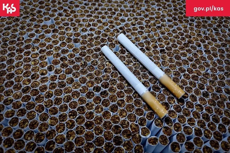 KAS wykryła ponad 8,5 tys. nielegalnych paczek papierosów i 95 kg tytoniu