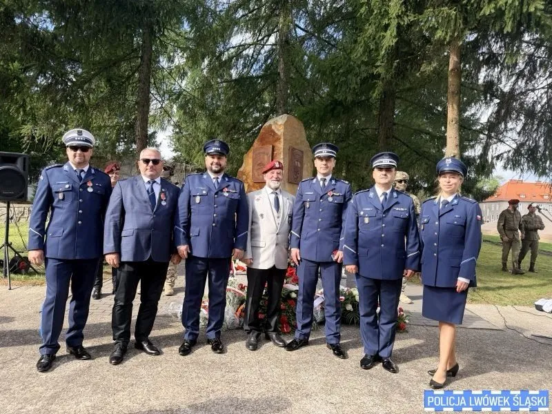 Lwóweccy policjanci uczcili pamięć poległych komandosów