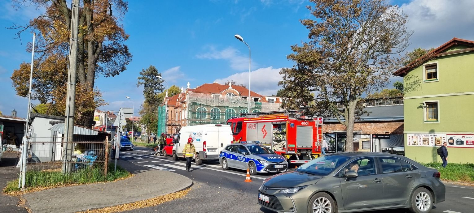 Lubań: Kierowca potrącił niepełnosprawną kobietę na pasach