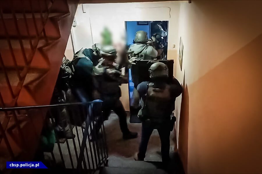 Jelenia Góra: CBŚP rozbił gang karany za rozboje, pobicia czy narkotyki