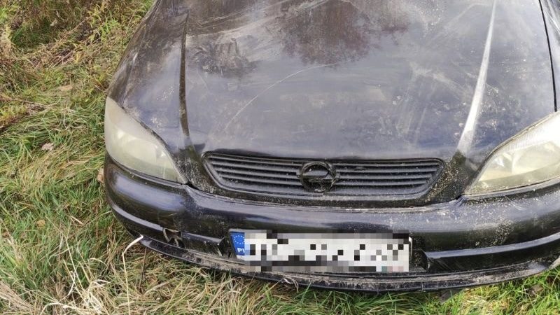 Ukradli płyty z piaskowca, ale podczas ucieczki się zakopali