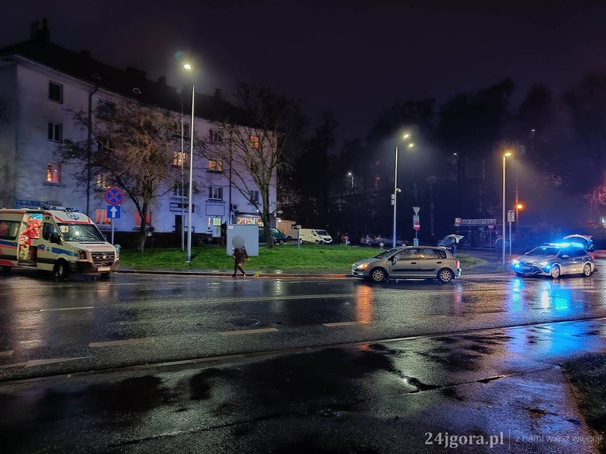 Jelenia Góra: Potrącono kobietę na pasach