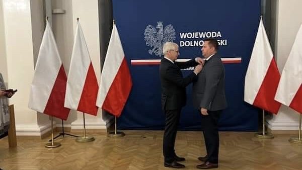 Burmistrz Świeradowa odznaczony Brązowym Krzyżem Zasługi