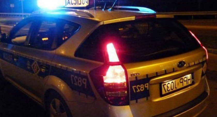Kierowca z choinką na dachu uciekał przed policją