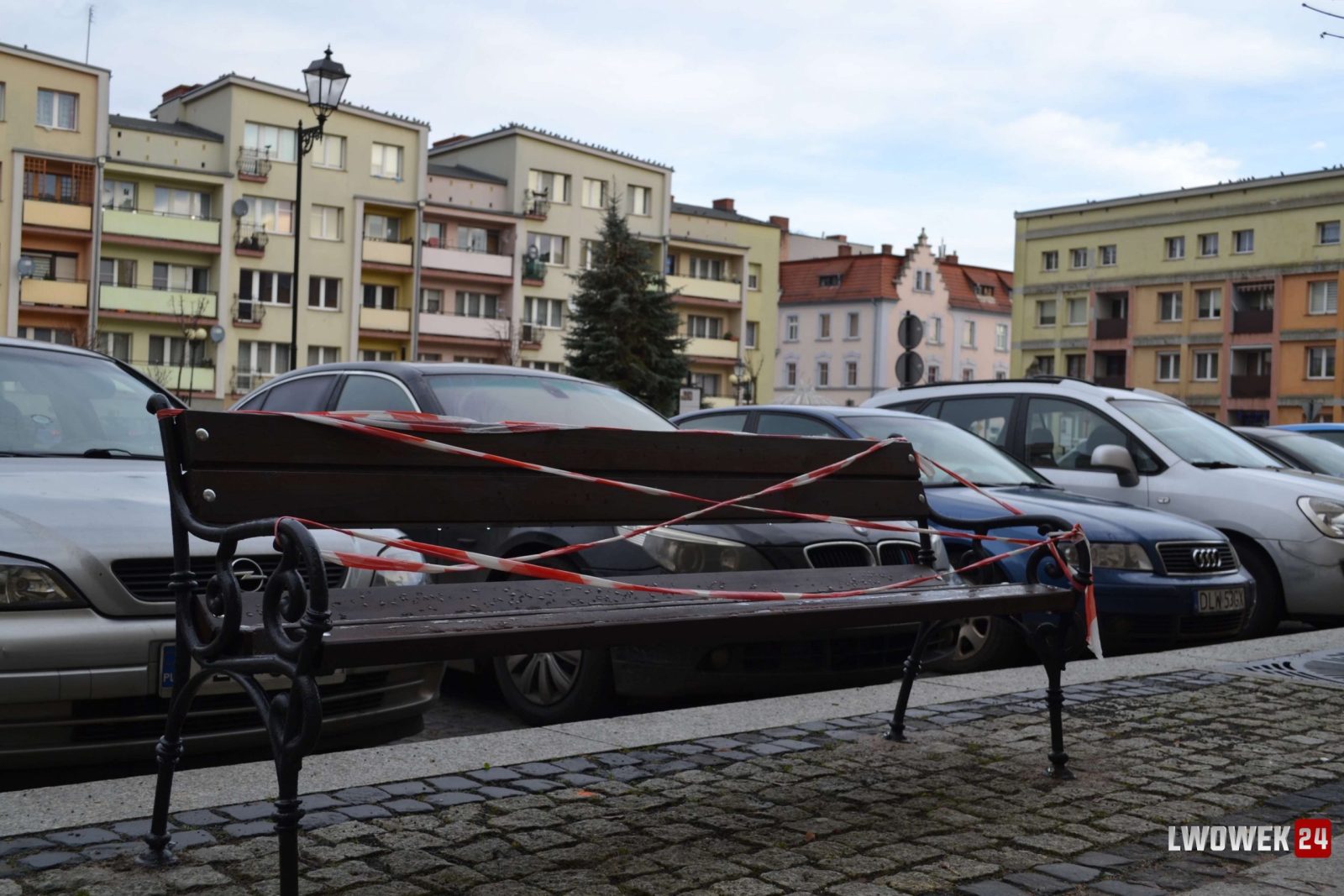 Nowe ławki w centrum Lwówka Śląskiego