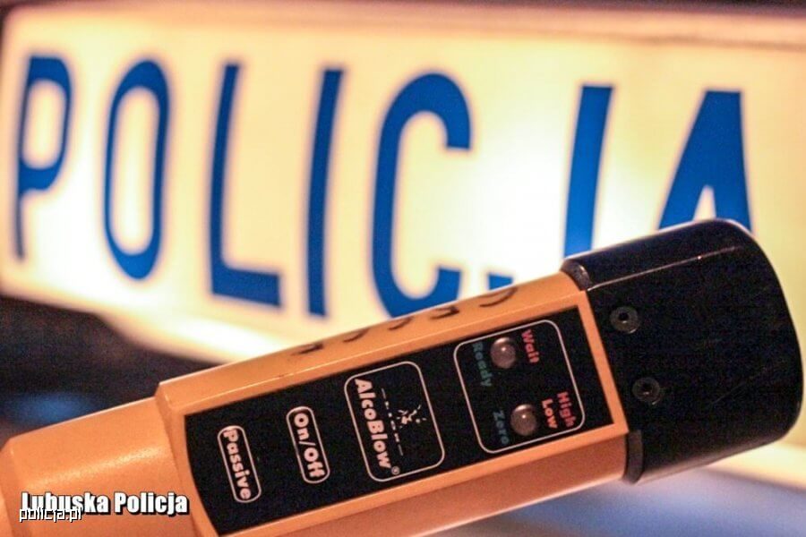 Jechał nietrzeźwy i bez uprawnień