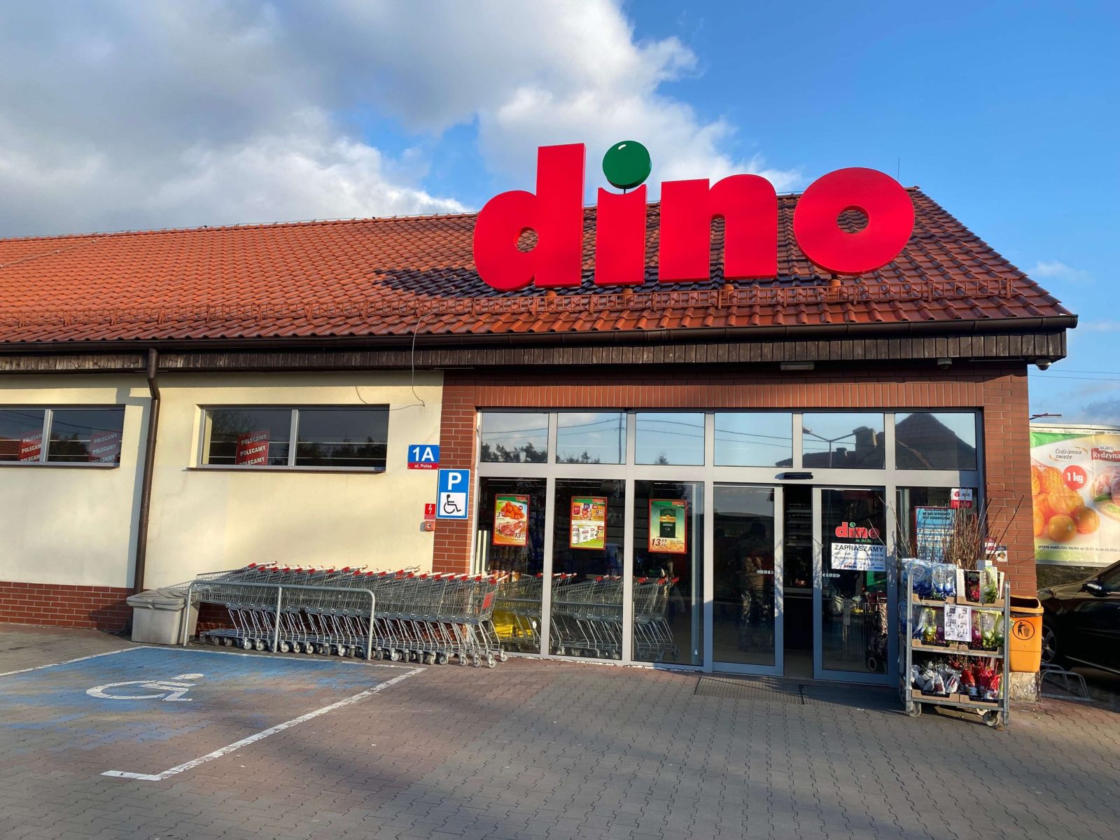 Ruszyły prace nad budową DINO w Rakowicach Wielkich