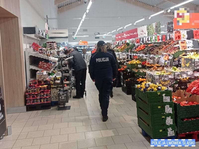 Chciały ukraść kapsułki do zmywarki i kawę. Zostały ukarane mandatem