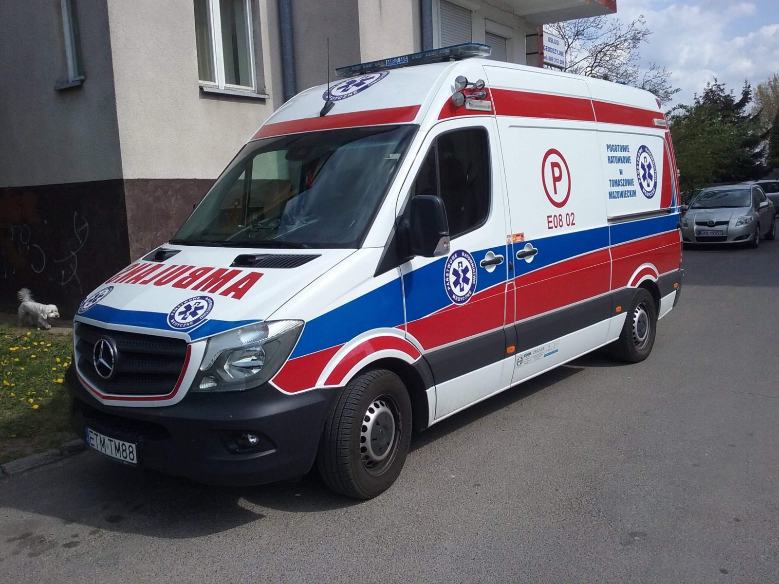 Zderzenie karetki z samochodem w okolicach Świętoszowa