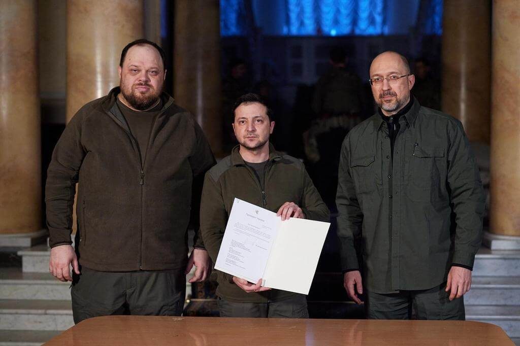 Zełenski podpisał wniosek o członkostwo Ukrainy w Unii Europejskiej