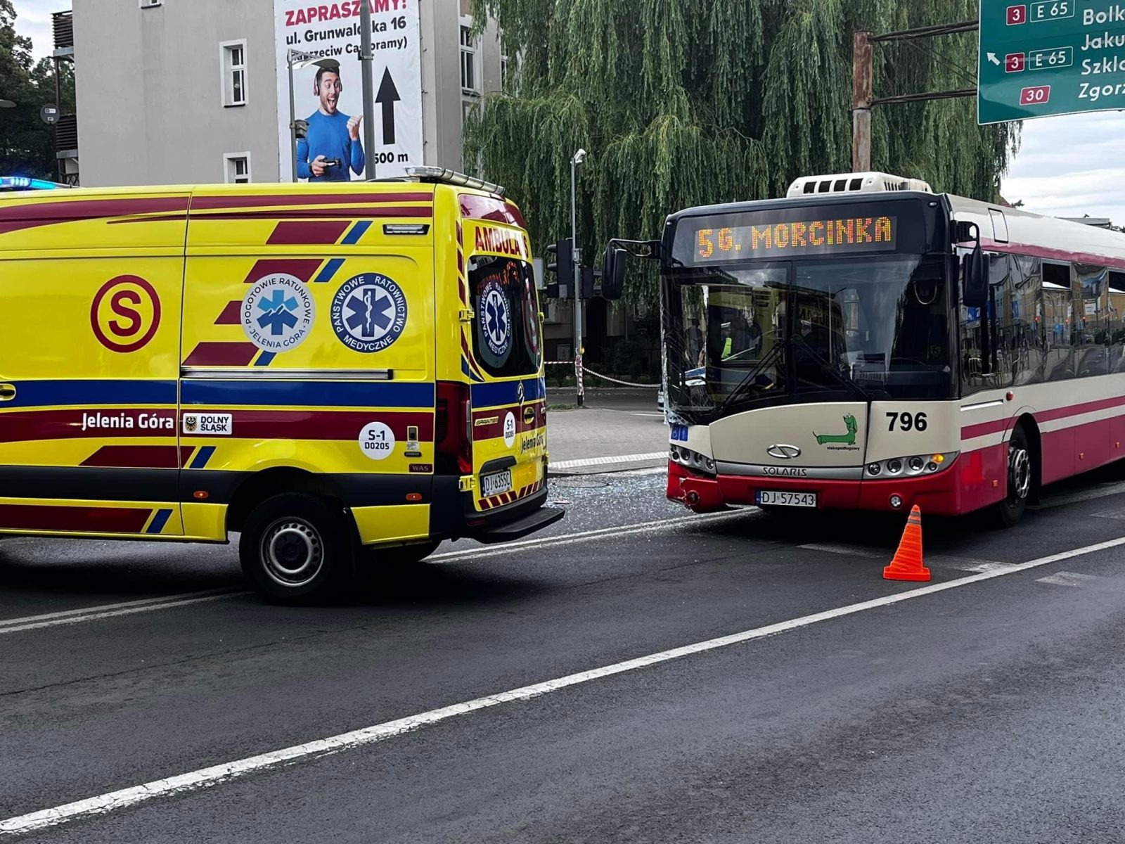 Wypadek przy Nowym Rynku, osobówka uderzyła w pieszych