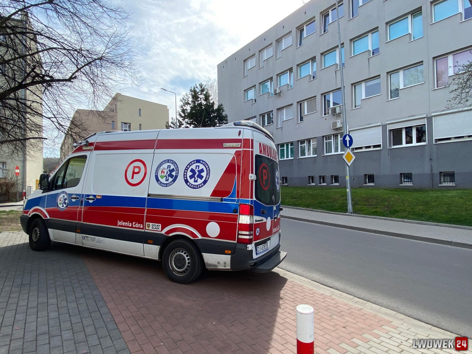 Przygniotło go betonowe przęsło. Ratownicy walczą o życie 8-latka