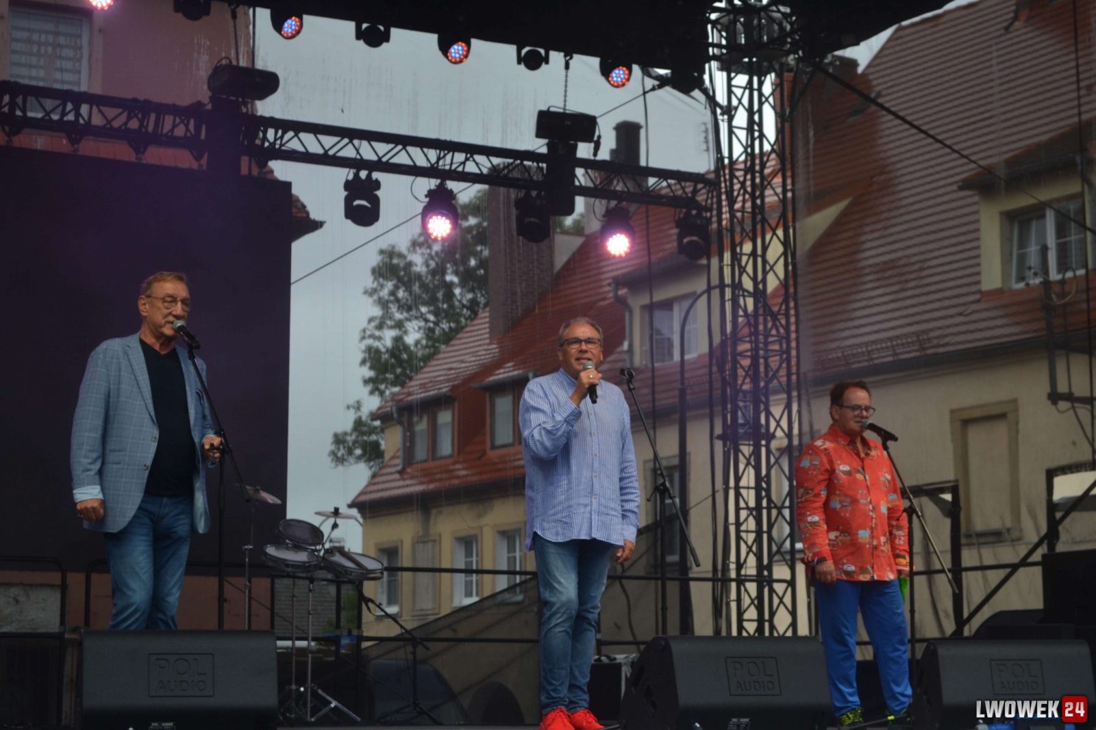 Aktorzy z serialu ,,Ranczo" wystąpili na lubomierskiej scenie