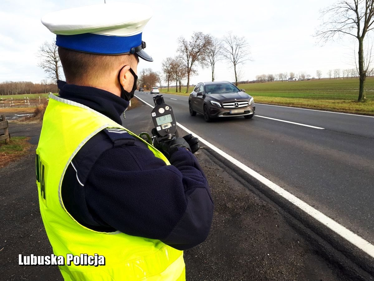 Jechał 92 km/h przy ograniczeniu 40 km/h. Stracił prawo jazdy na 3 miesiące