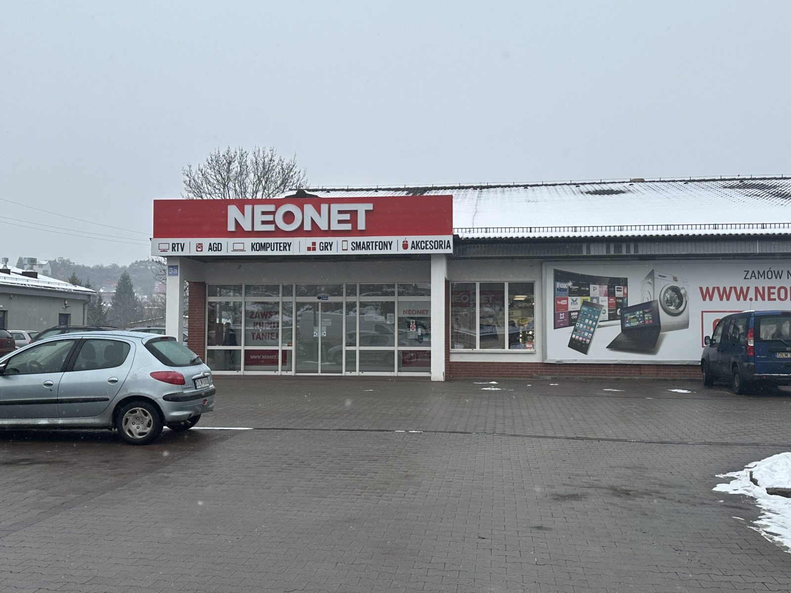 NEONET w restrukturyzacji. Jakie losy lwóweckiego sklepu? Podzieli losy Avansu?