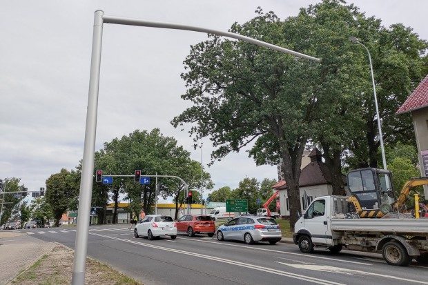 Kontrowersje wokół nowego rejestratora przejazdu na czerwonym świetle w Bolesławcu