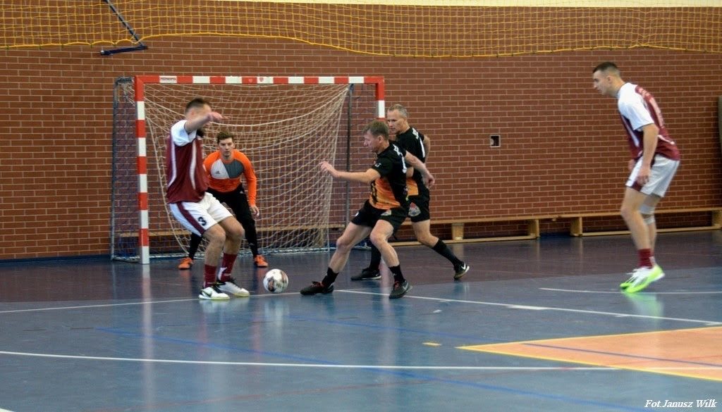 XXIII Mikołajkowy Turniej Halowej Piłki Nożnej Strażaków PSP: Pasja, Rywalizacja i Wielkie Zwycięstwo