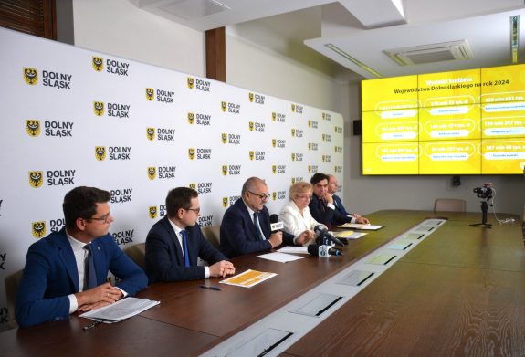 Rekordowy budżet województwa nadzieją na powrót kolei do Lwówka Śląskiego - potwierdza to Tymoteusz Myrda