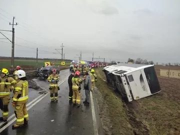 Wypadek autokaru z przedszkolakami. Dwoje dzieci trafiło do szpitala