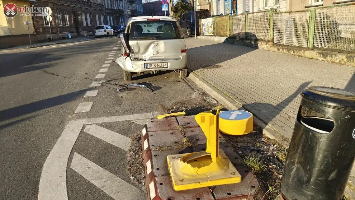 Zniszczył wszystko, co miał na swojej drodze: 7 aut, bramę i znaki