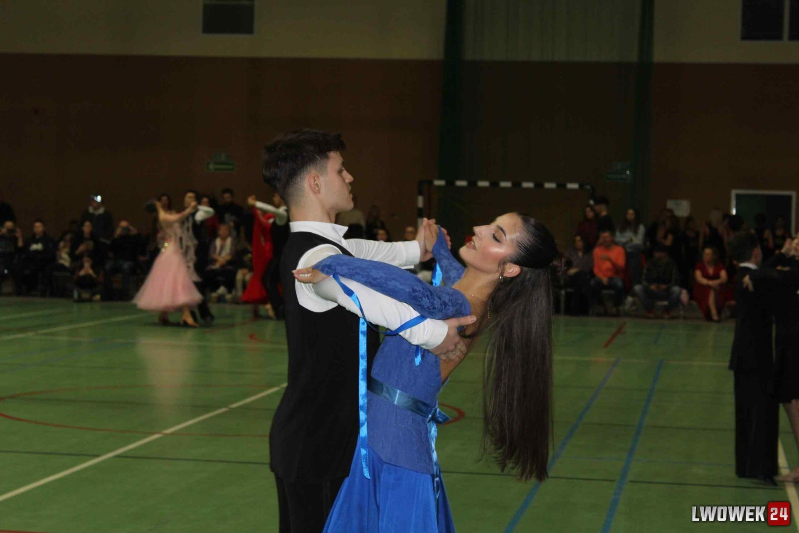 Karnawałowy pokaz tańca w Lwówku Sląskim rozgrzał serca publiczności