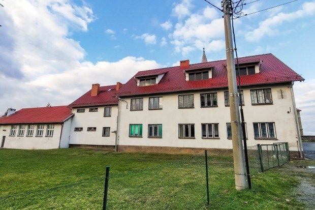 Szkoła w Godzieszowie nie zostanie sprzedana fundacji z Lwówka