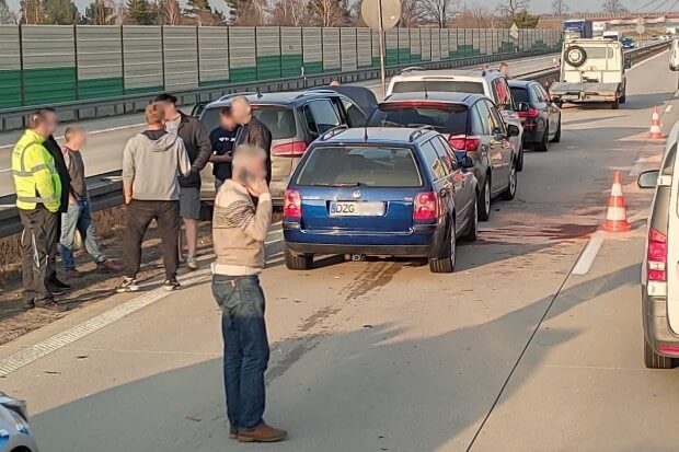 Masowa Kolizja na A4 - 5 samochodów się zderzyło