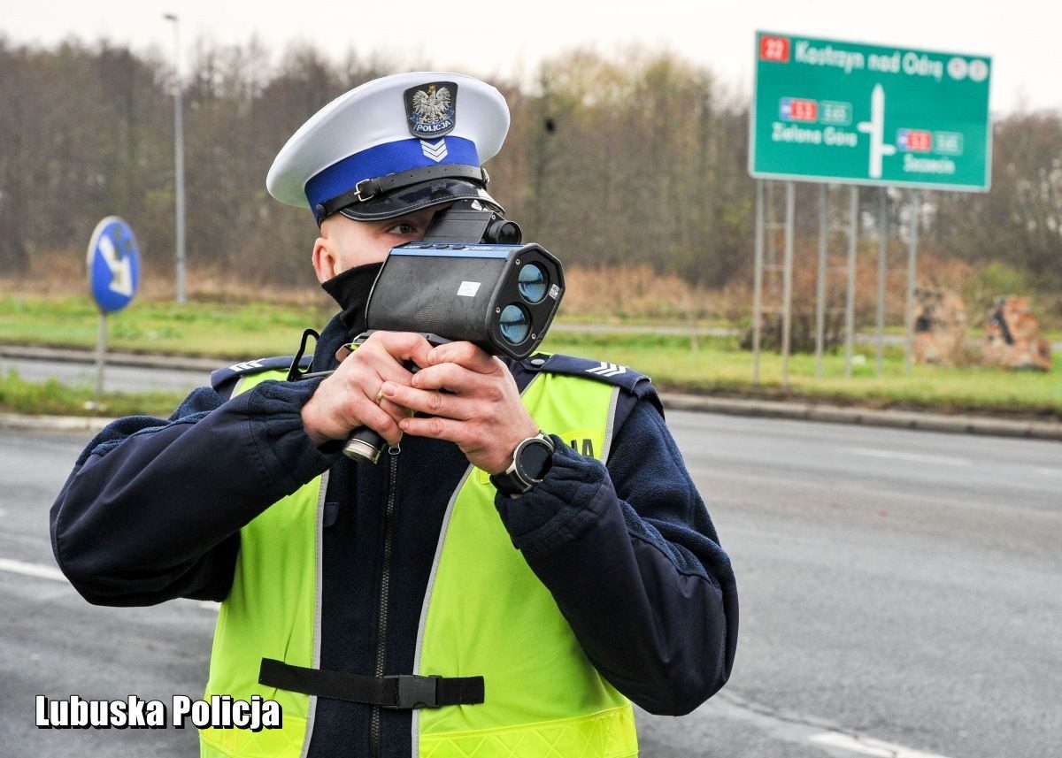 20-latek w Audi: 111 km/h w terenie zabudowanym. Bez prawka, 2000 zł i 14 pkt karnych