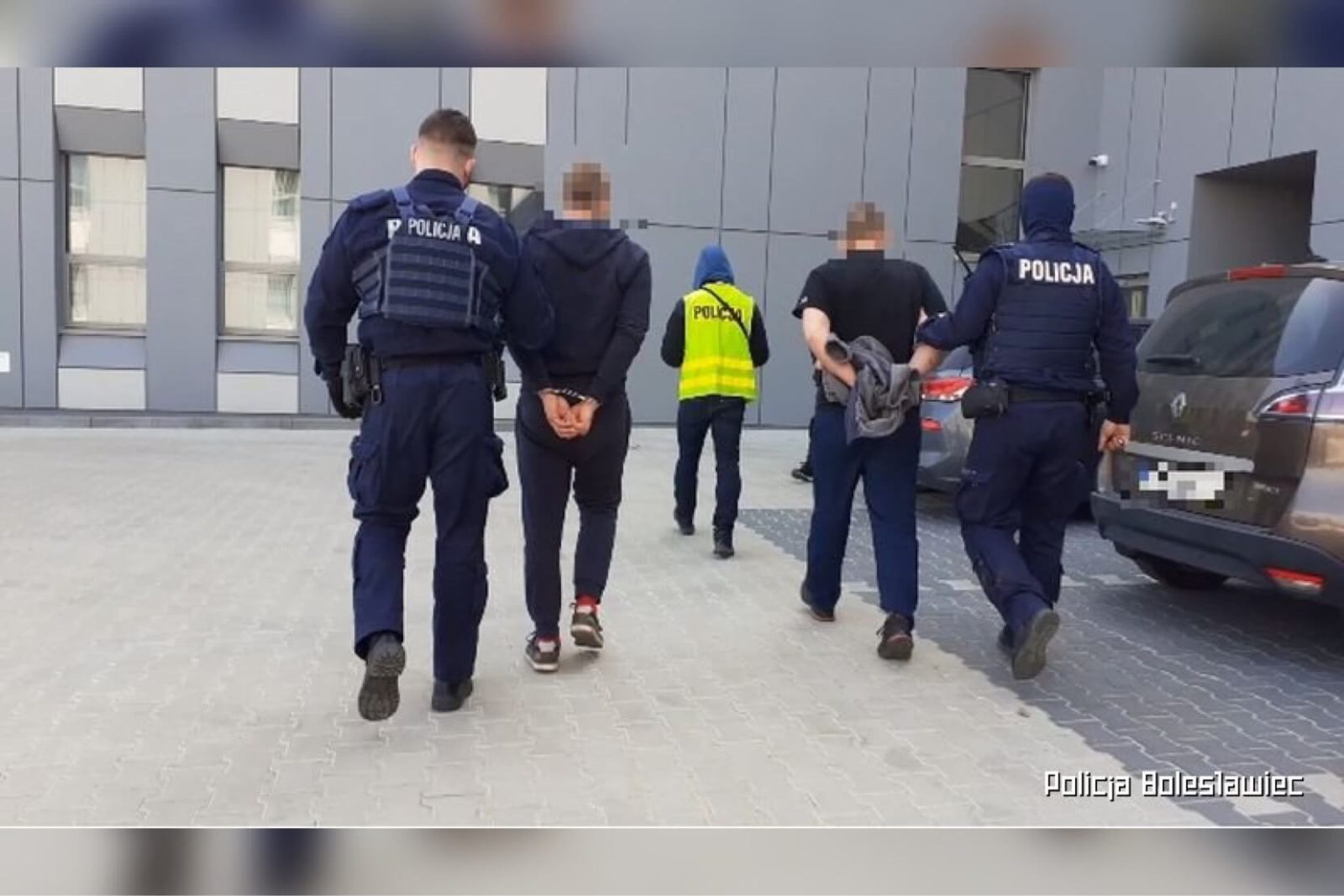 Przyjechali lawetą, załadowali samochód i pojechali. Teraz grozi im do 7 lat więzienia.