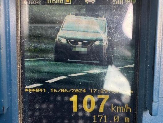 Pędził 107 km/h w terenie zabudowanym. Zatrzymała go lwówecka policja, stracił prawko