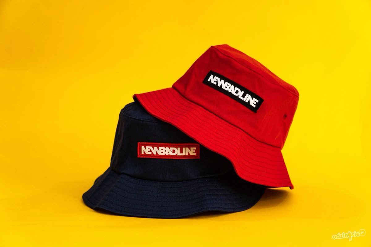 Bucket hat – must-have sezonu letniego. Jak nosić i z czym łączyć?