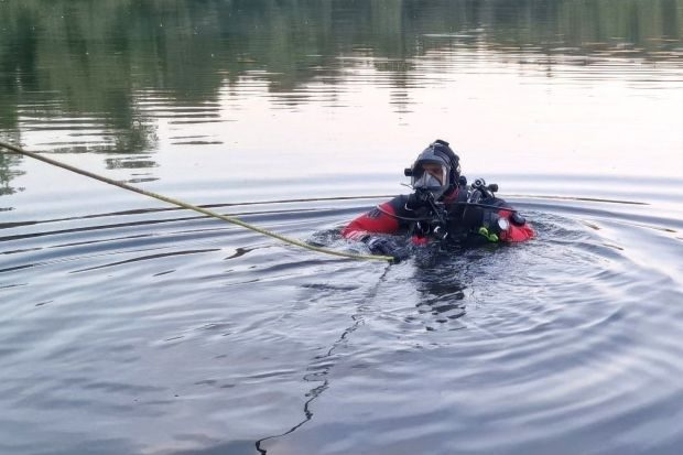 Tragiczny Finał Poszukiwań: Ciało Zaginionego Chłopaka Odnalezione na Żwirowni koło Bolesławca