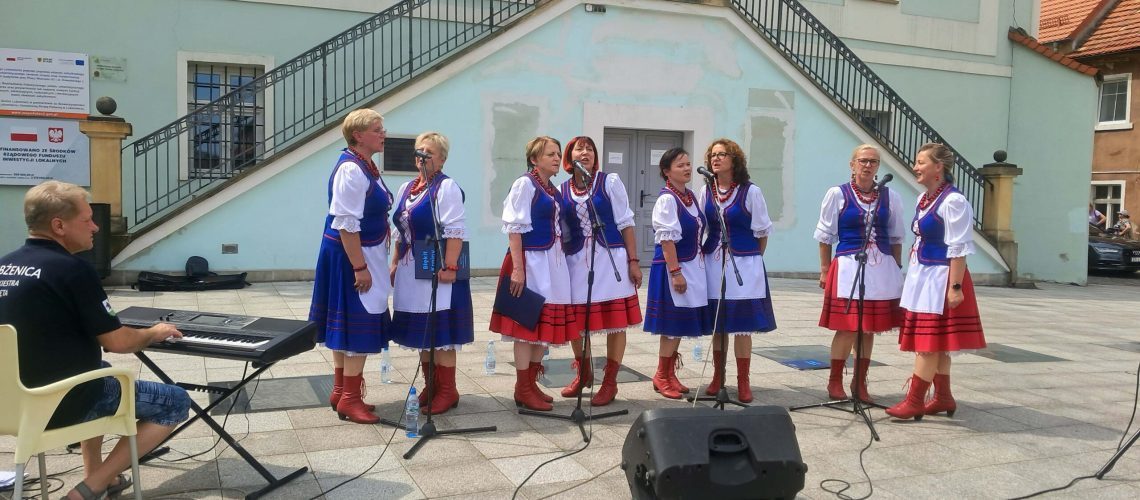 Muzyczne Święto na Lubomierskim Rynku: Koncert Ludowy i Orkiestralny z Łobżenicy