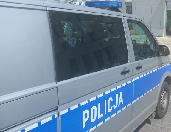Policjanci z Kruszyna zatrzymali mężczyznę, który wielokrotnie posłużył się cudzą kartą płatniczą